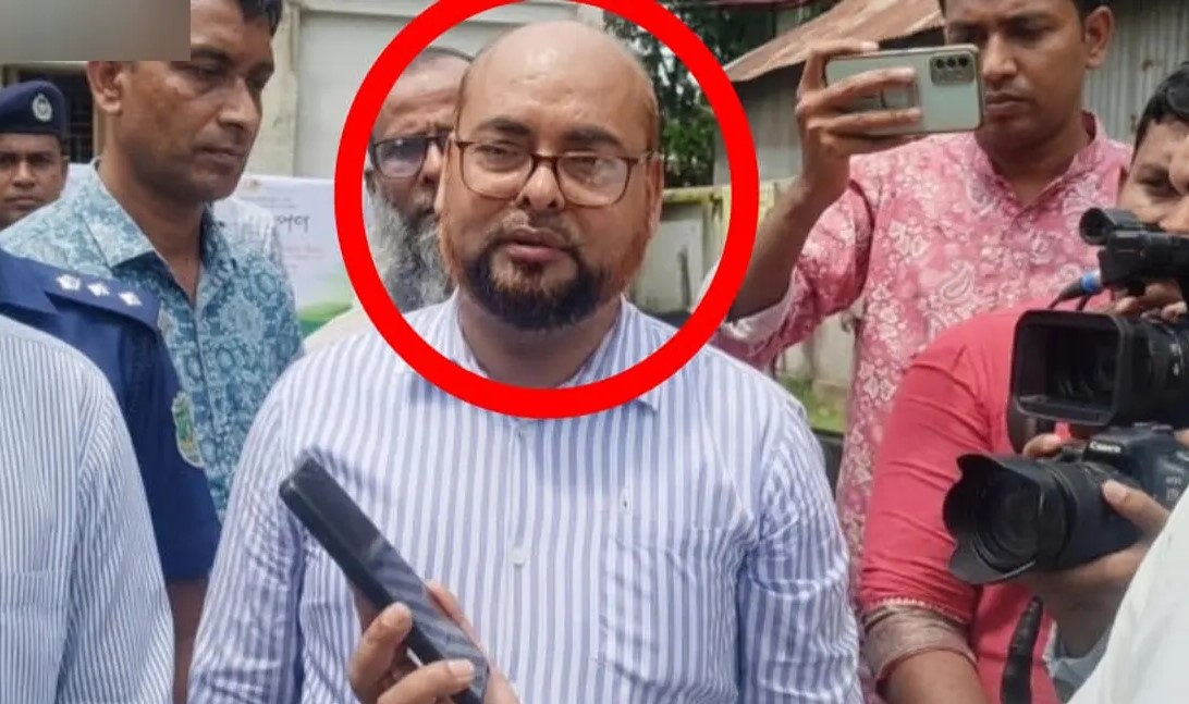  মানিকগঞ্জে ঘুষের অভিযোগে ইউনিয়ন ভূমি কর্মকর্তা বরখাস্ত